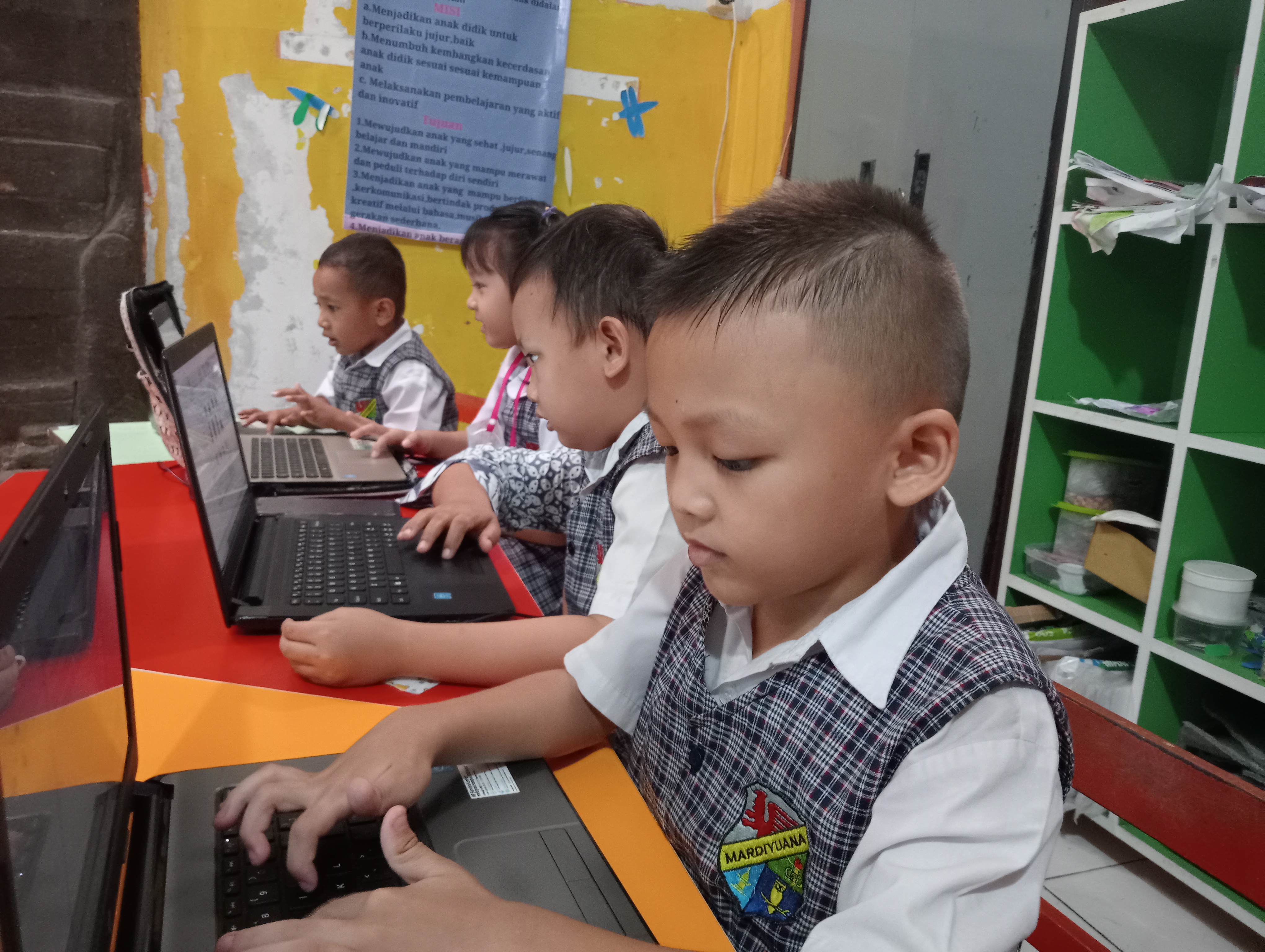 Constitutis Opus Aedificare Civitatem